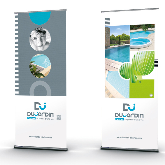 Création de roll-up pour mise en place de l'identité visuelle dans une charte graphique pour un fabricant de piscines.